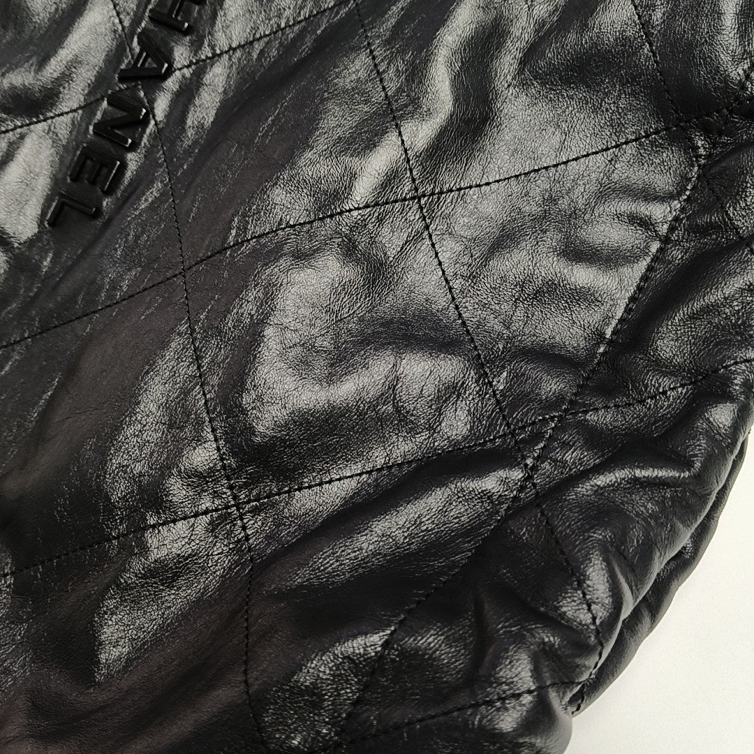 CHANEL 22 Medium Quilted Calfskin Black