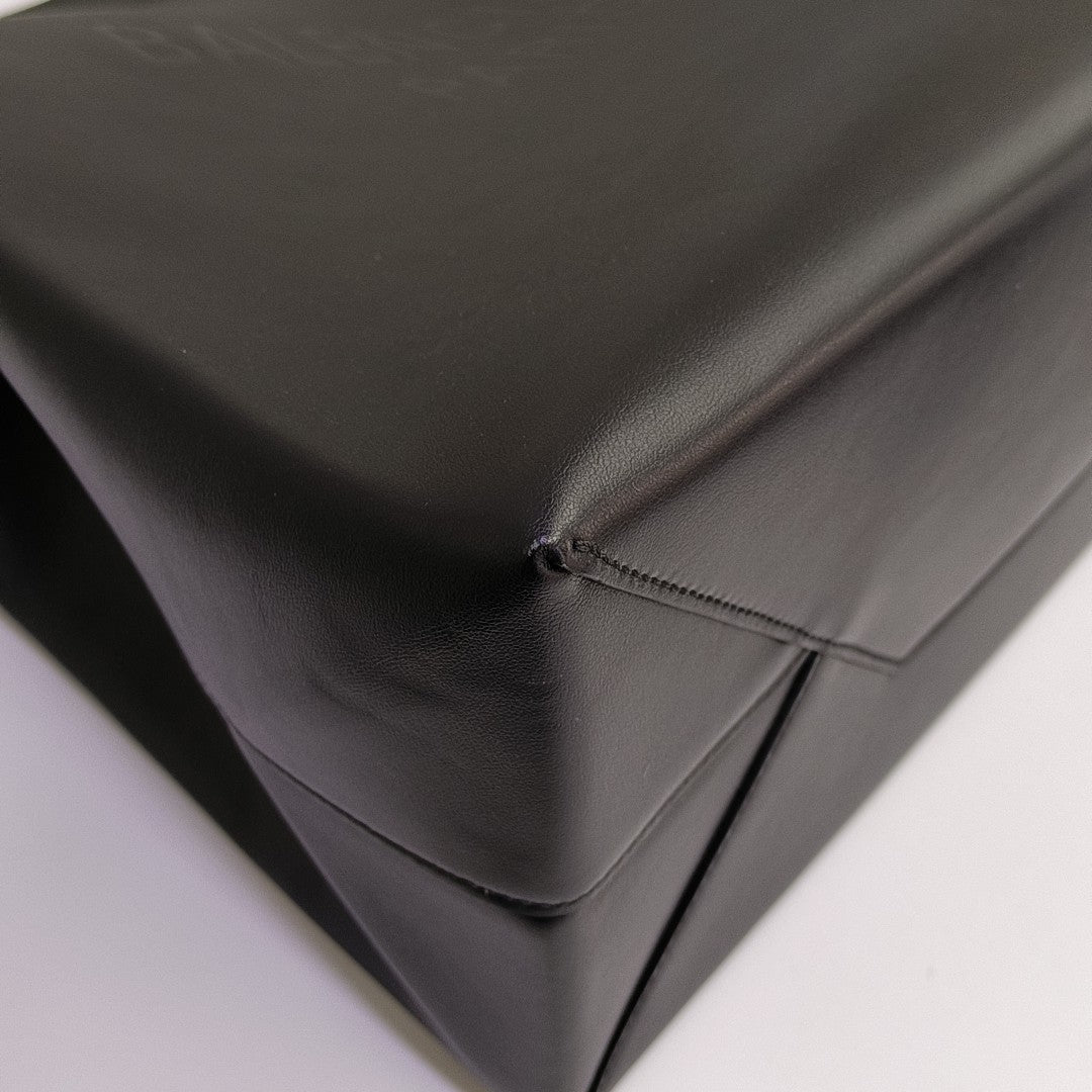 DUTY FREE North-South Calfskin Black
