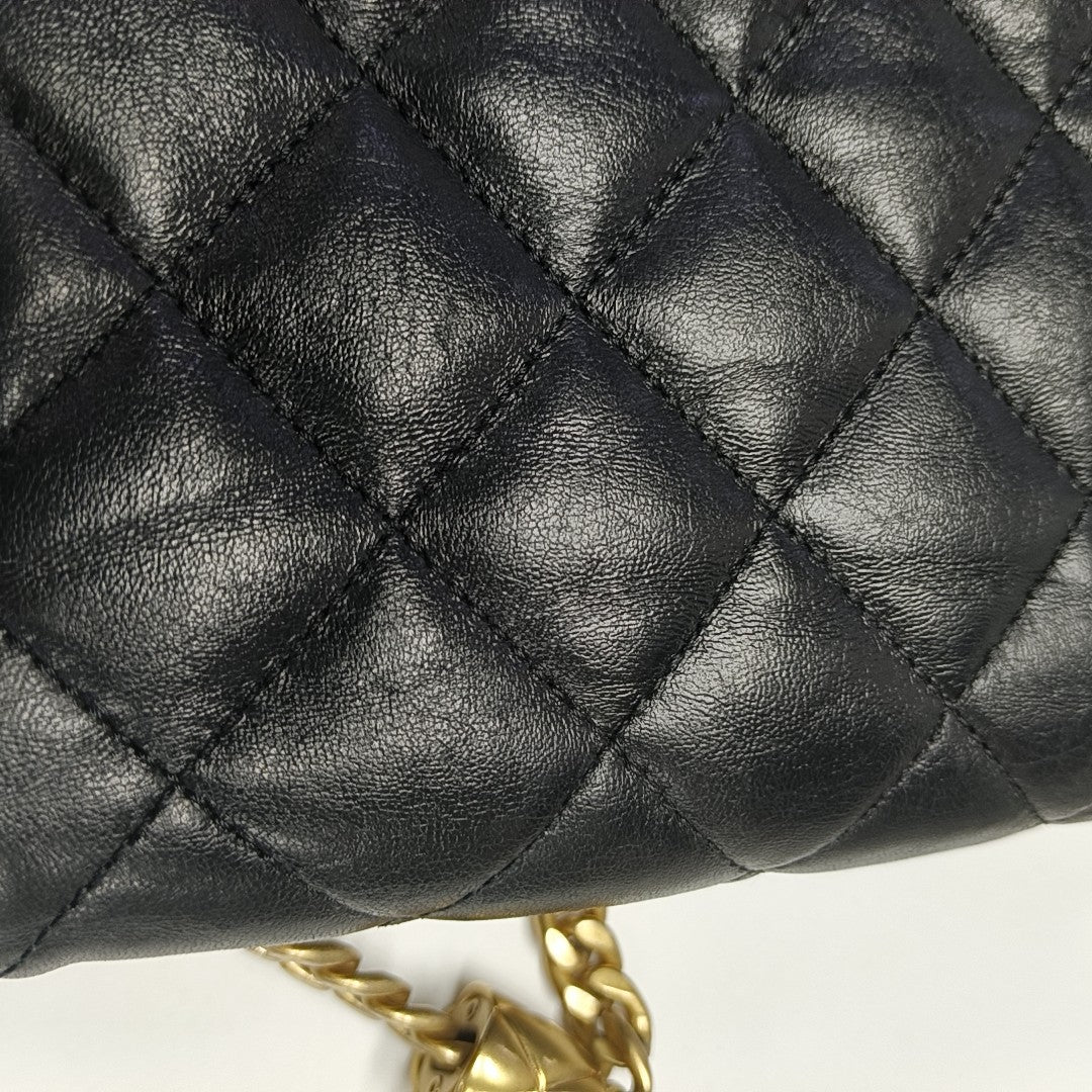 CLASSIC FLAP Small Quilted Lambskin Black