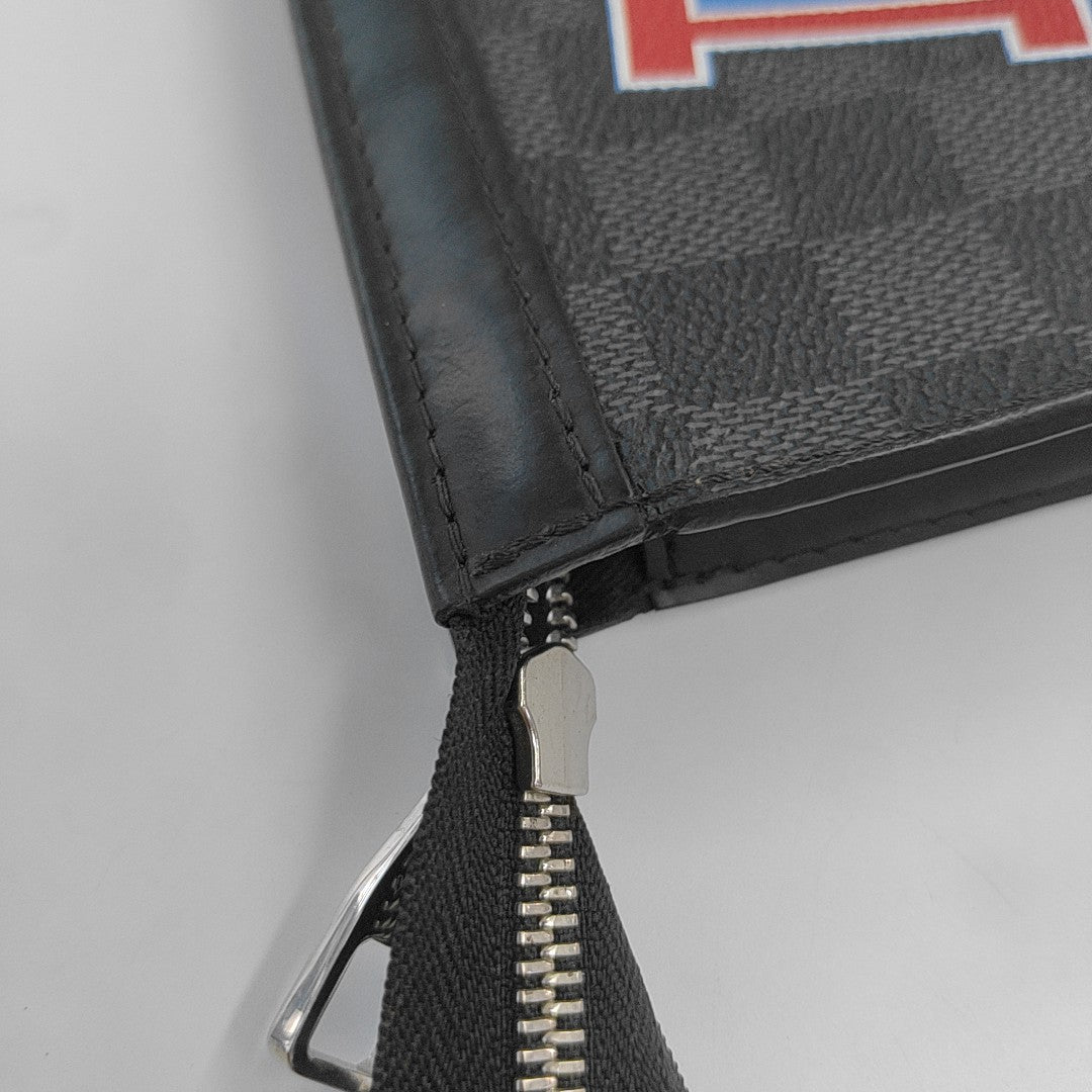 Pochette Voyag MM Damier Graphite Coated Canvas Gray