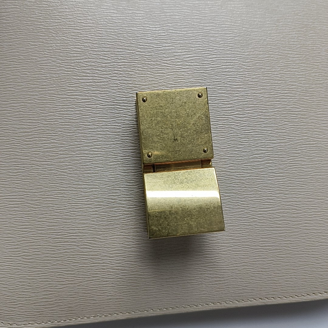 CLASSIC BOX Medium Calfskin Beige