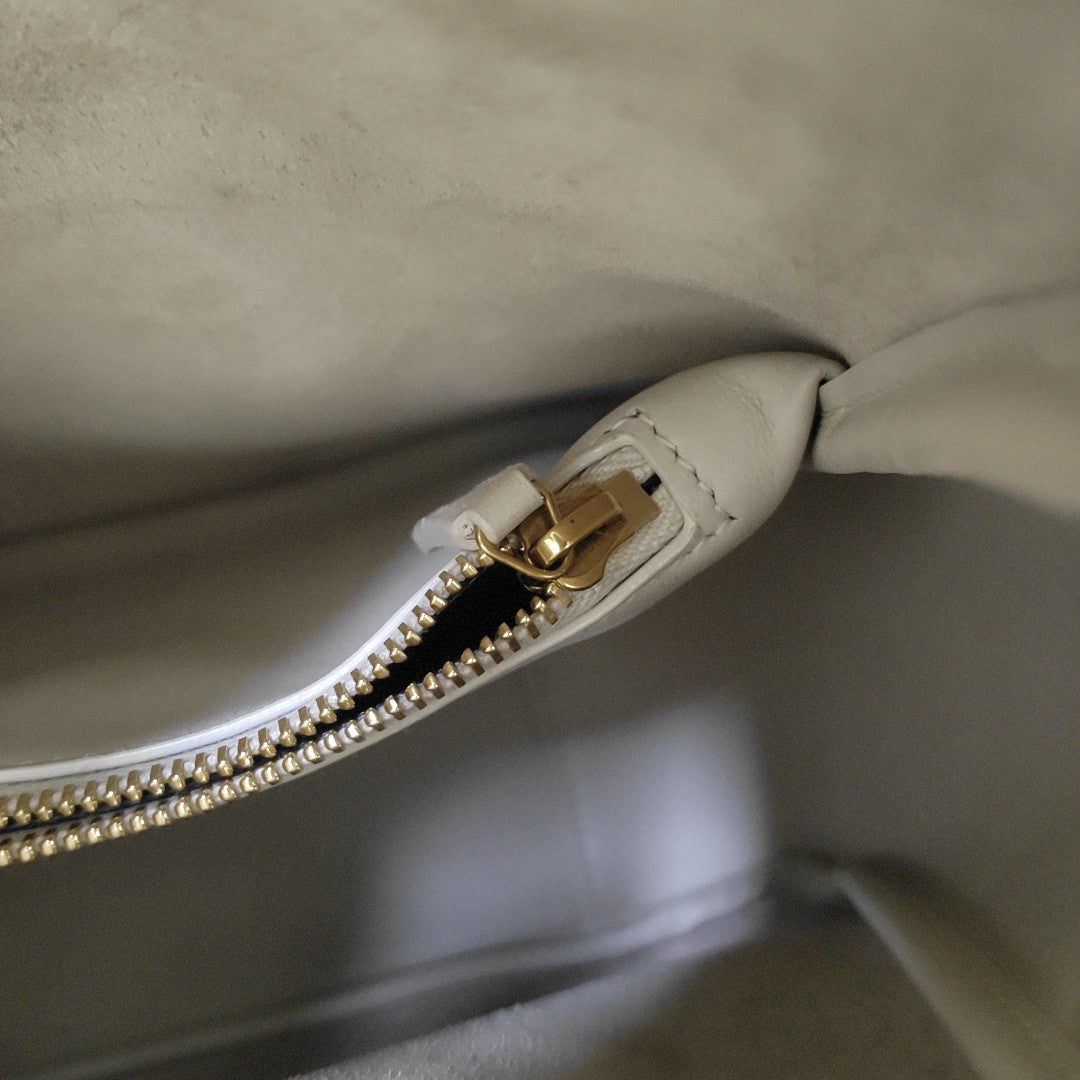 LE 5 À 7 Small Calfskin White