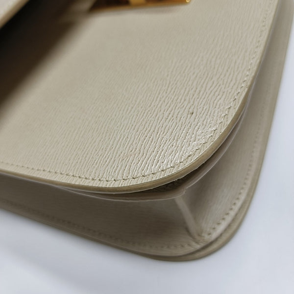 Authenticated pre-owned  CLASSIC BOX Medium Calfskin Beige - Shoulder Bag at Looply