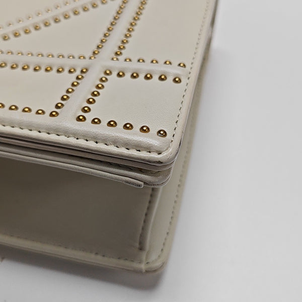 Diorama Medium Cannage Calfskin White