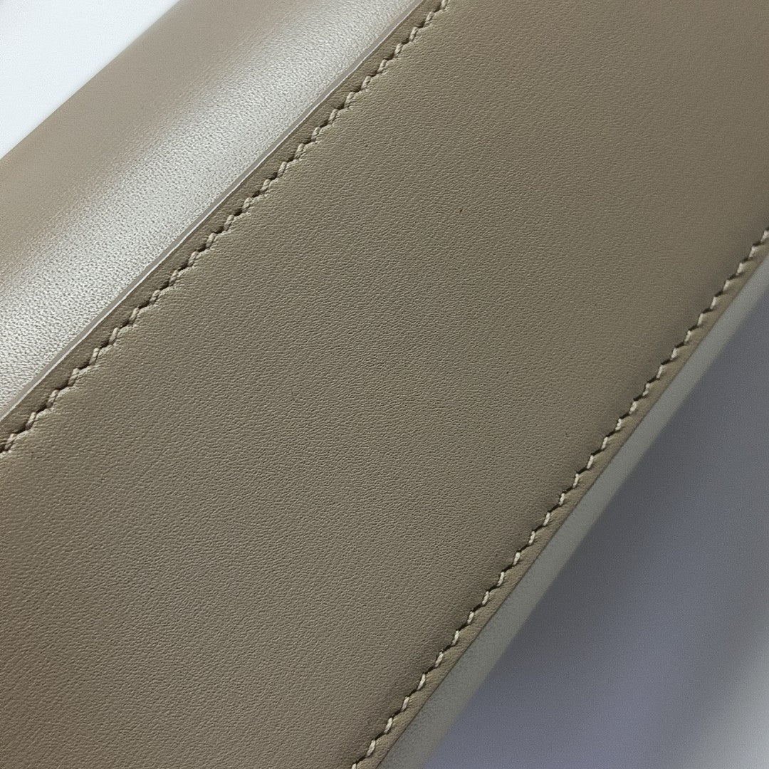 MANHATTAN Medium Calfskin Beige