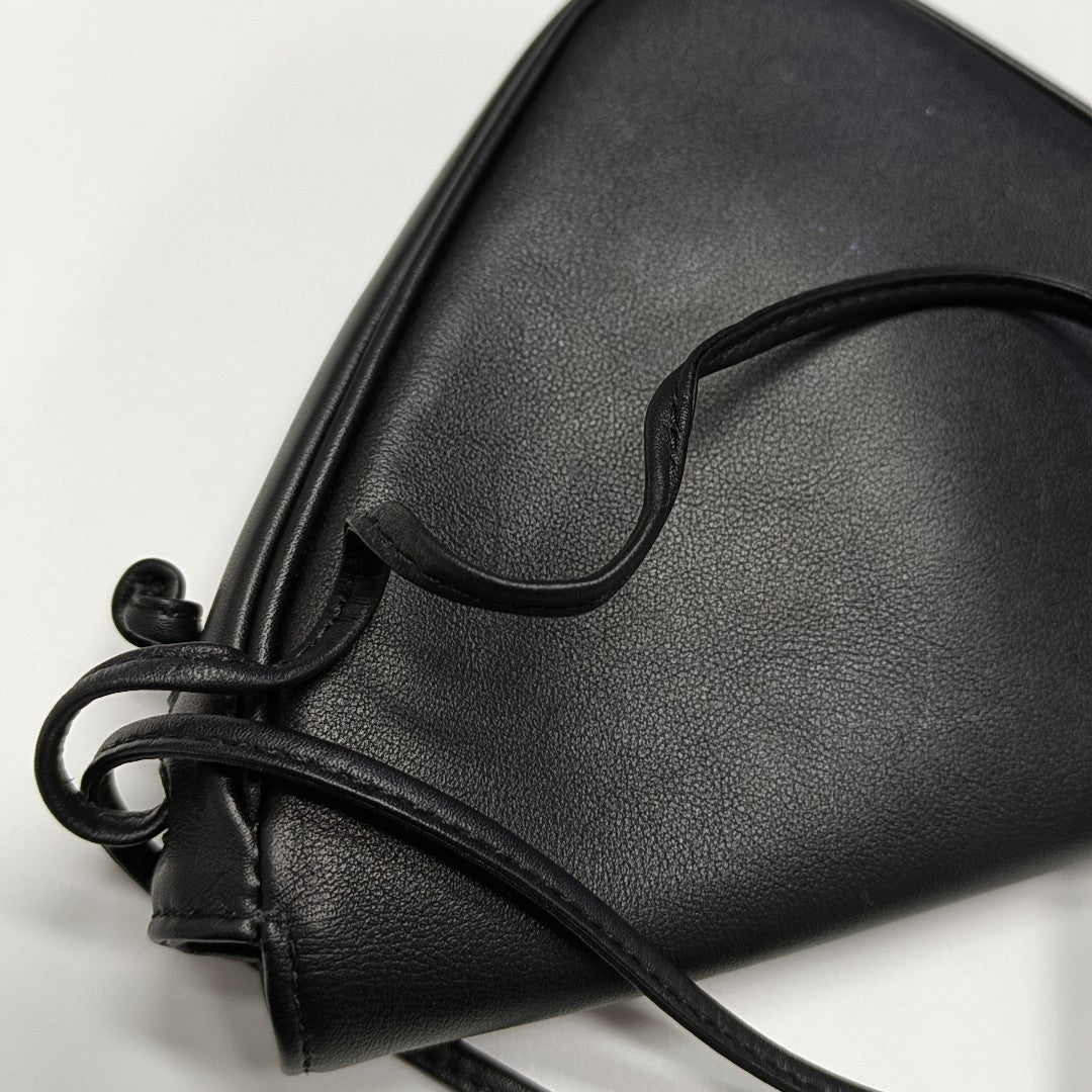 TRIANGLE Calfskin Black