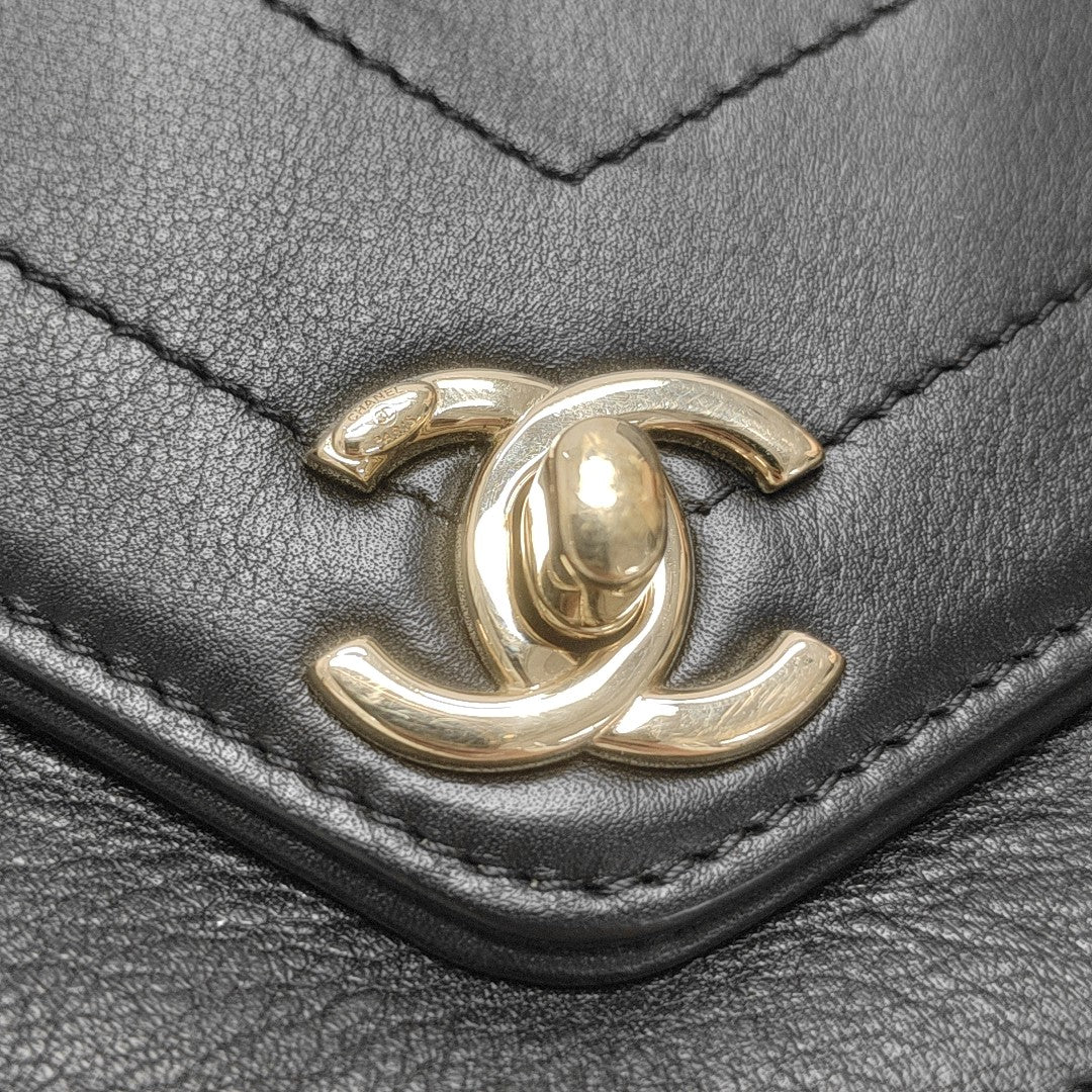 Chevron Calfskin Shoulder Bag Black