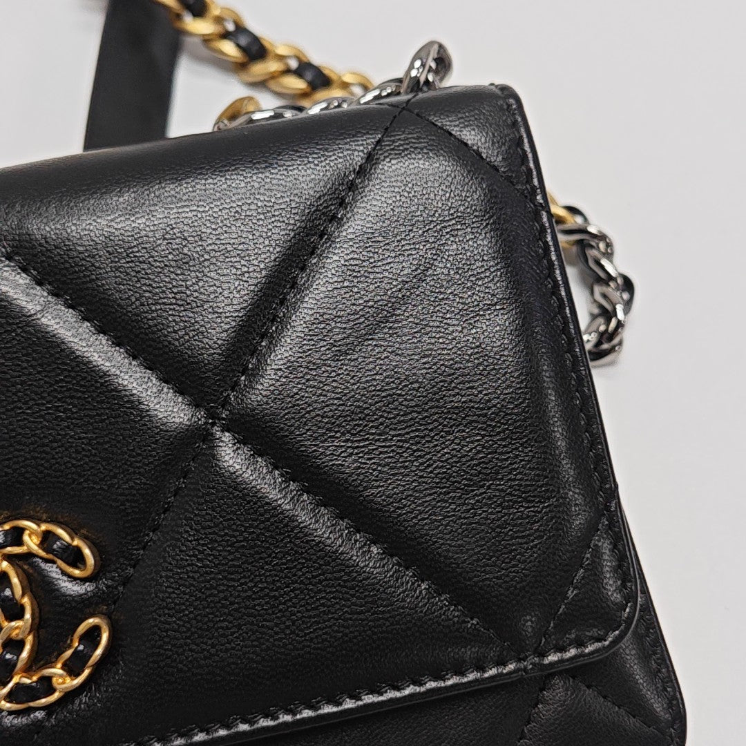 CHANEL 19 WOC Quilted Lambskin Black