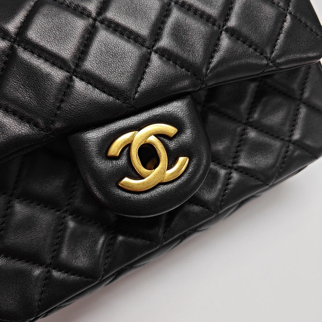 CLASSIC FLAP Mini Quilted Lambskin Black