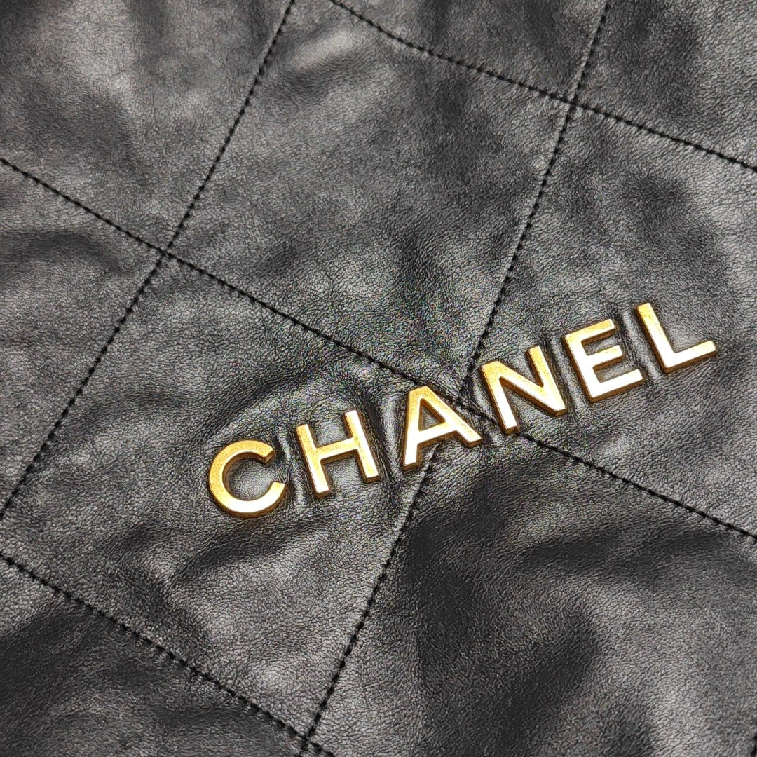 CHANEL 22 Small Quilted Calfskin Black