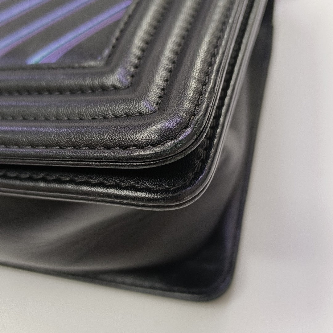 BOY CHANEL Medium Chevron Calfskin Black