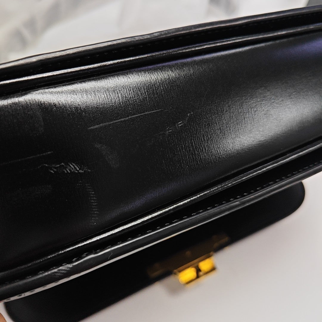 TRIOMPHE Medium Calfskin Black