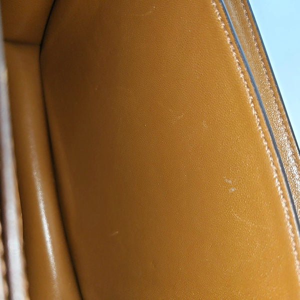 Authenticated pre-owned  CLASSIC BOX Medium Calfskin Brown - Shoulder Bag at Looply