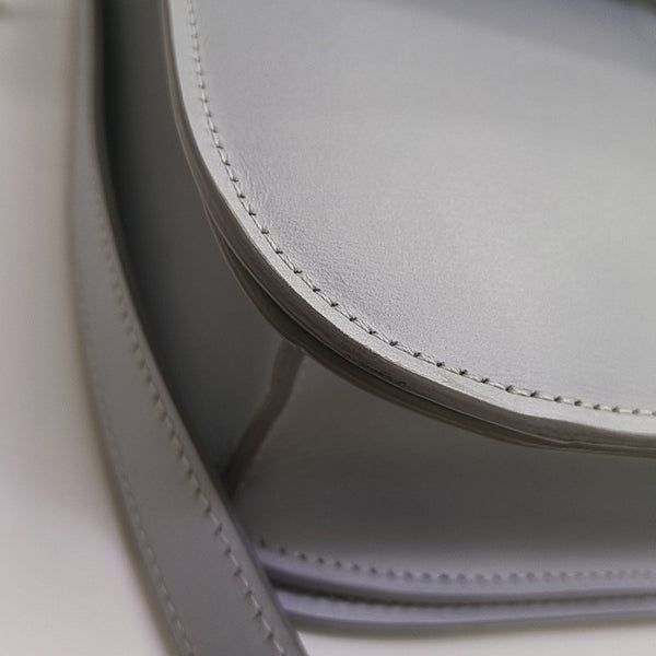 CLASSIC BOX Medium Calfskin Blue