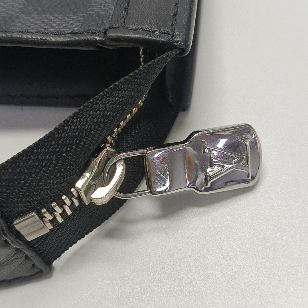 Pochette Voyag MM Damier Graphite Coated Canvas Gray