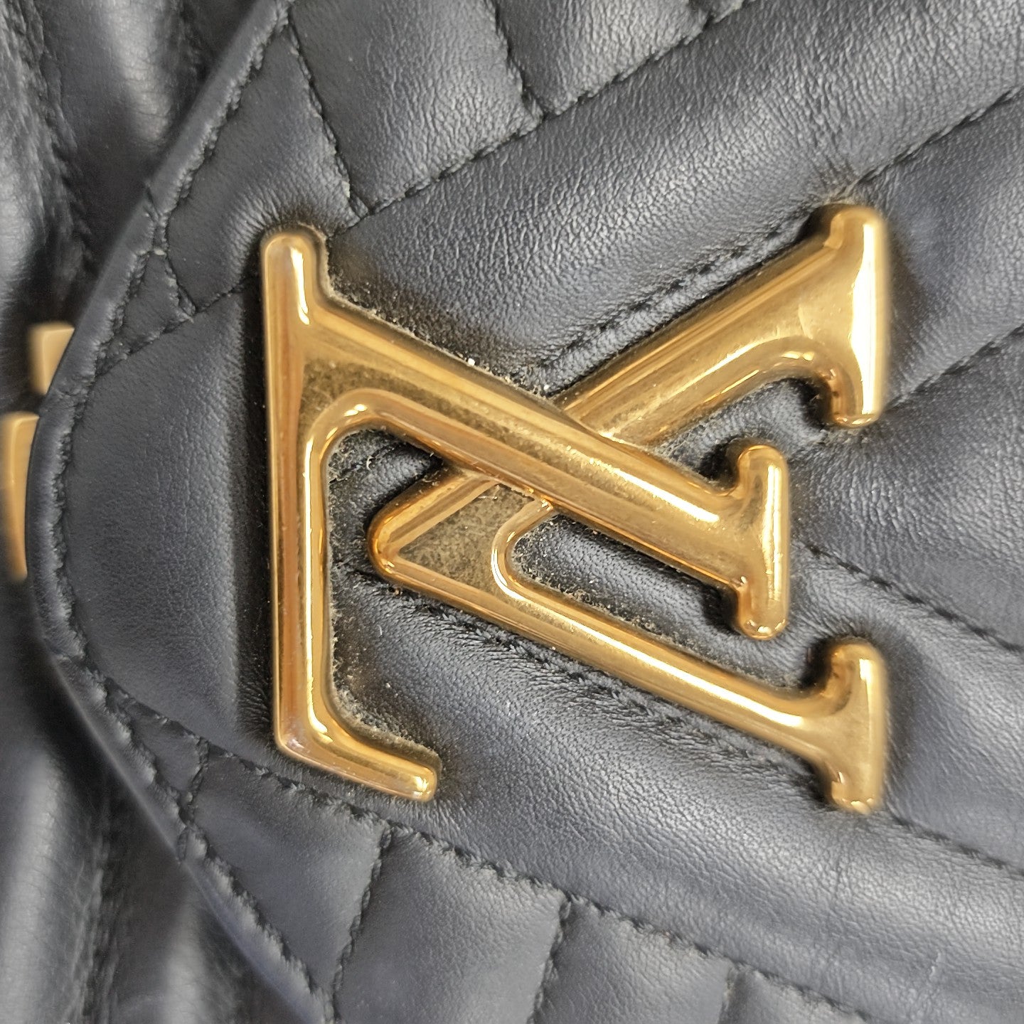 NEW WAVE PM Quilted Calfskin Black