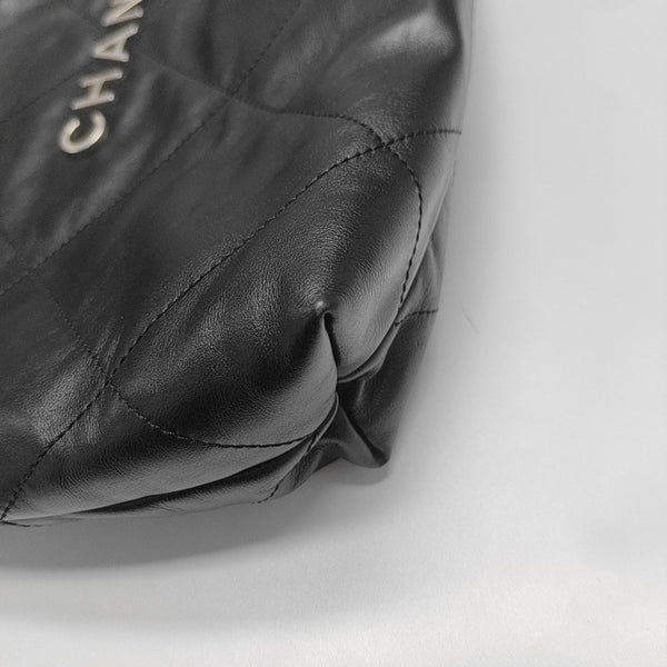 CHANEL 22 Small Quilted Calfskin Black