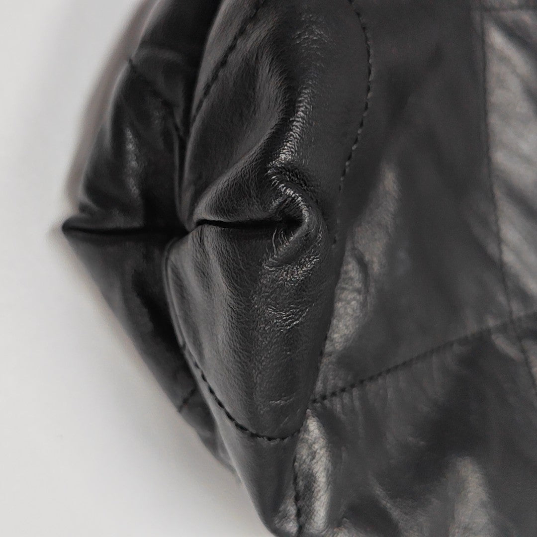 CHANEL 22 Small Quilted Calfskin Black