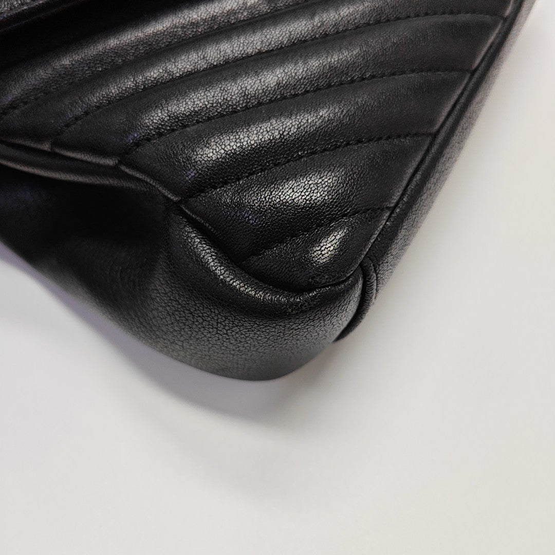 COLLEGE Medium Chevron Lambskin Black