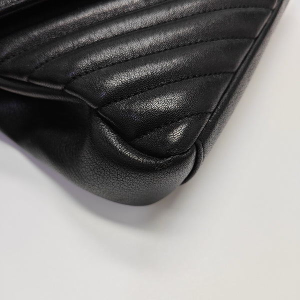 COLLEGE Medium Chevron Lambskin Black