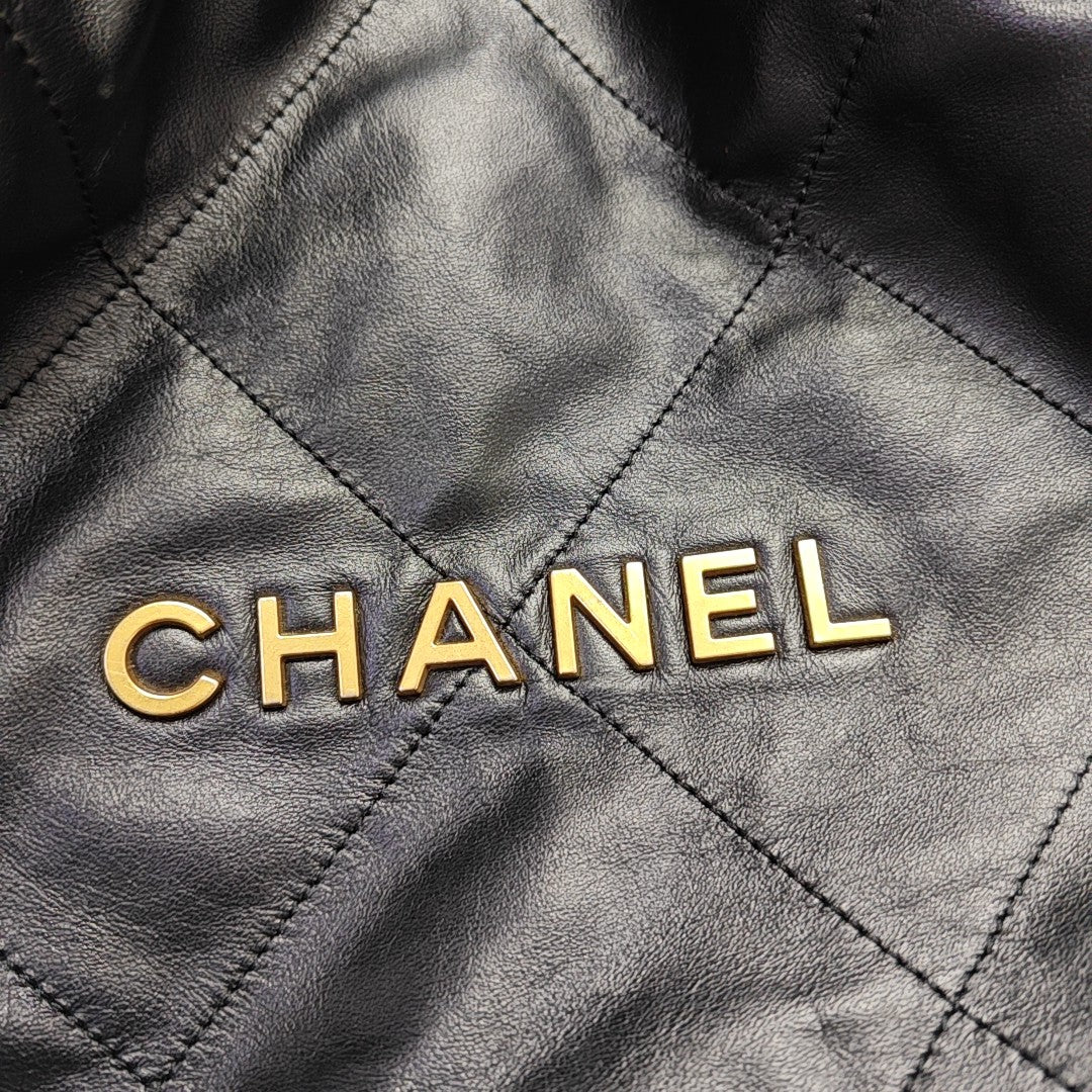 CHANEL 22 Small Quilted Calfskin Black