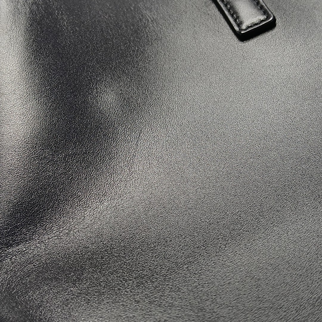 LE 37 Small Calfskin Black