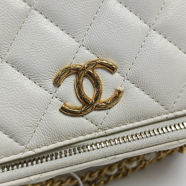 VANITY CASE Small Quilted Lambskin White