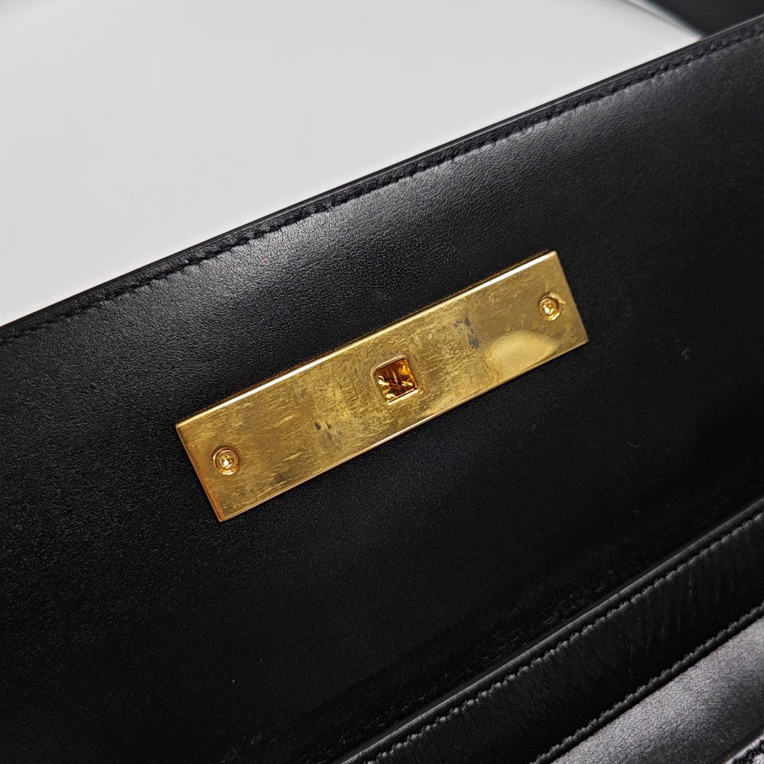 MANHATTAN Medium Calfskin Black