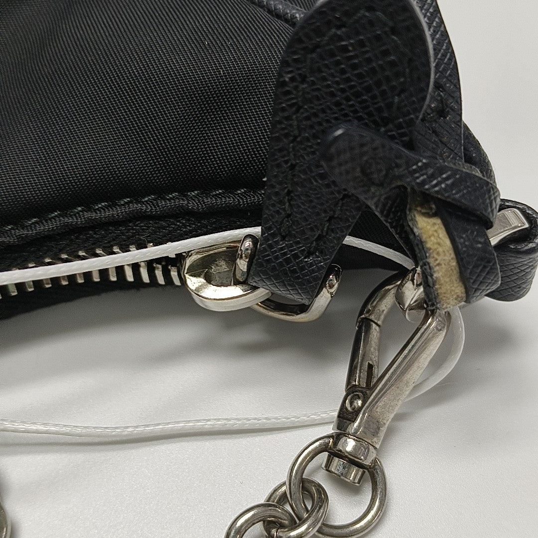 Authenticated pre-owned  Re-Edition2005 Nylon Black - Shoulder Bag at Looply