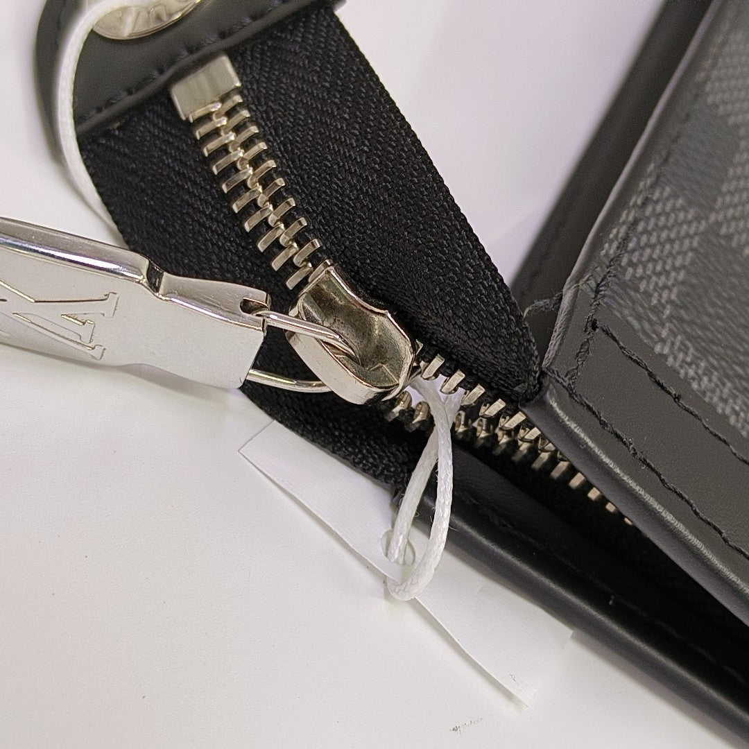 Pochette Voyag MM Damier Graphite Coated Canvas Gray