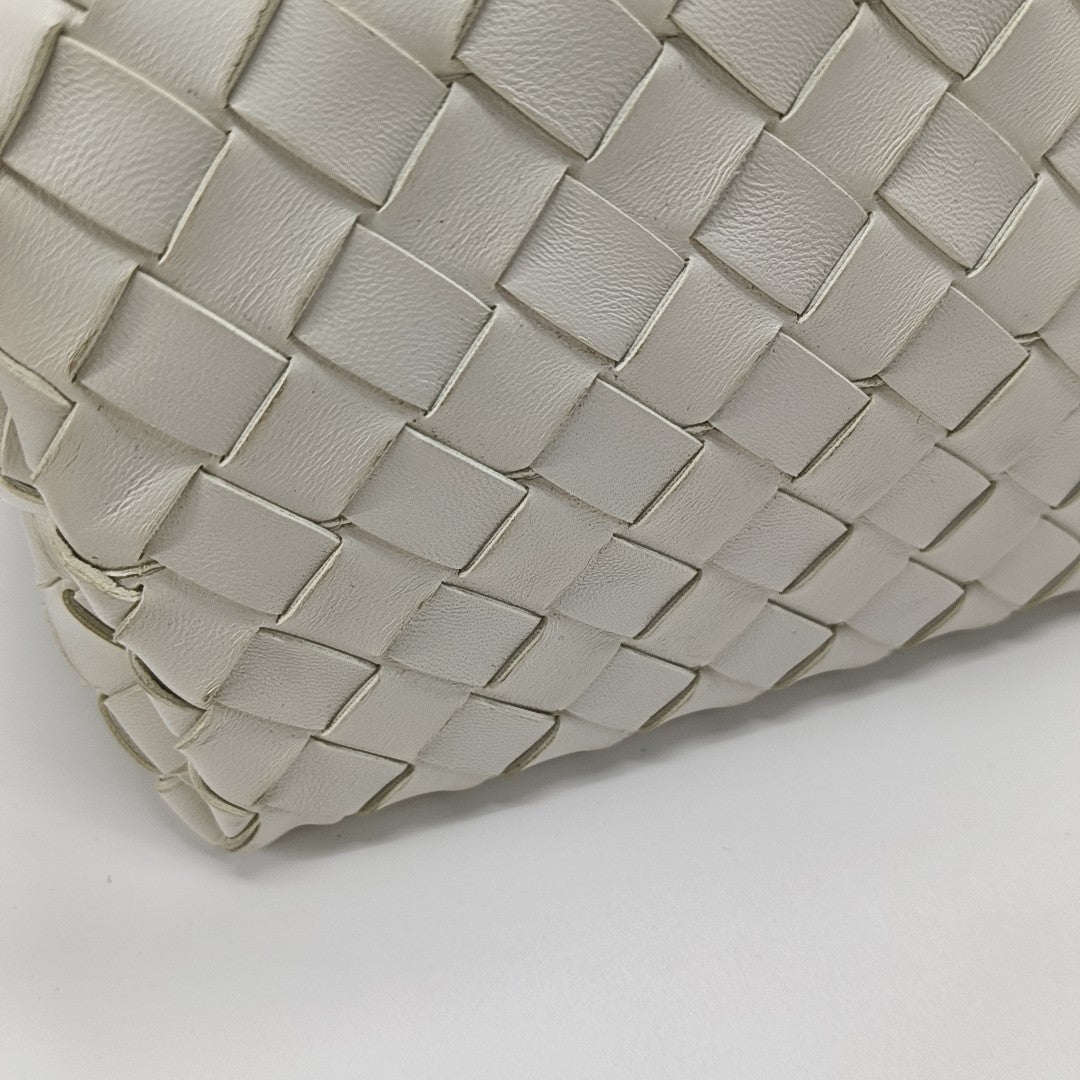 Authenticated pre-owned  Andiamo Lambskin White - Shoulder Bag at Looply