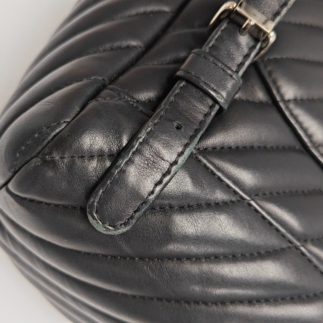 URBAN SPIRIT Small Chevron Calfskin Black