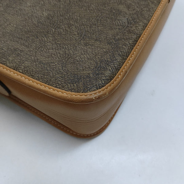 Canvas Brown
