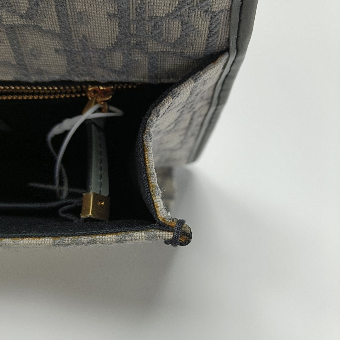 30 Montaigne Oblique Canvas Gray