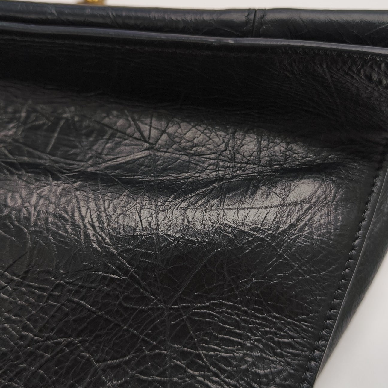 Crush Medium Calfskin Black