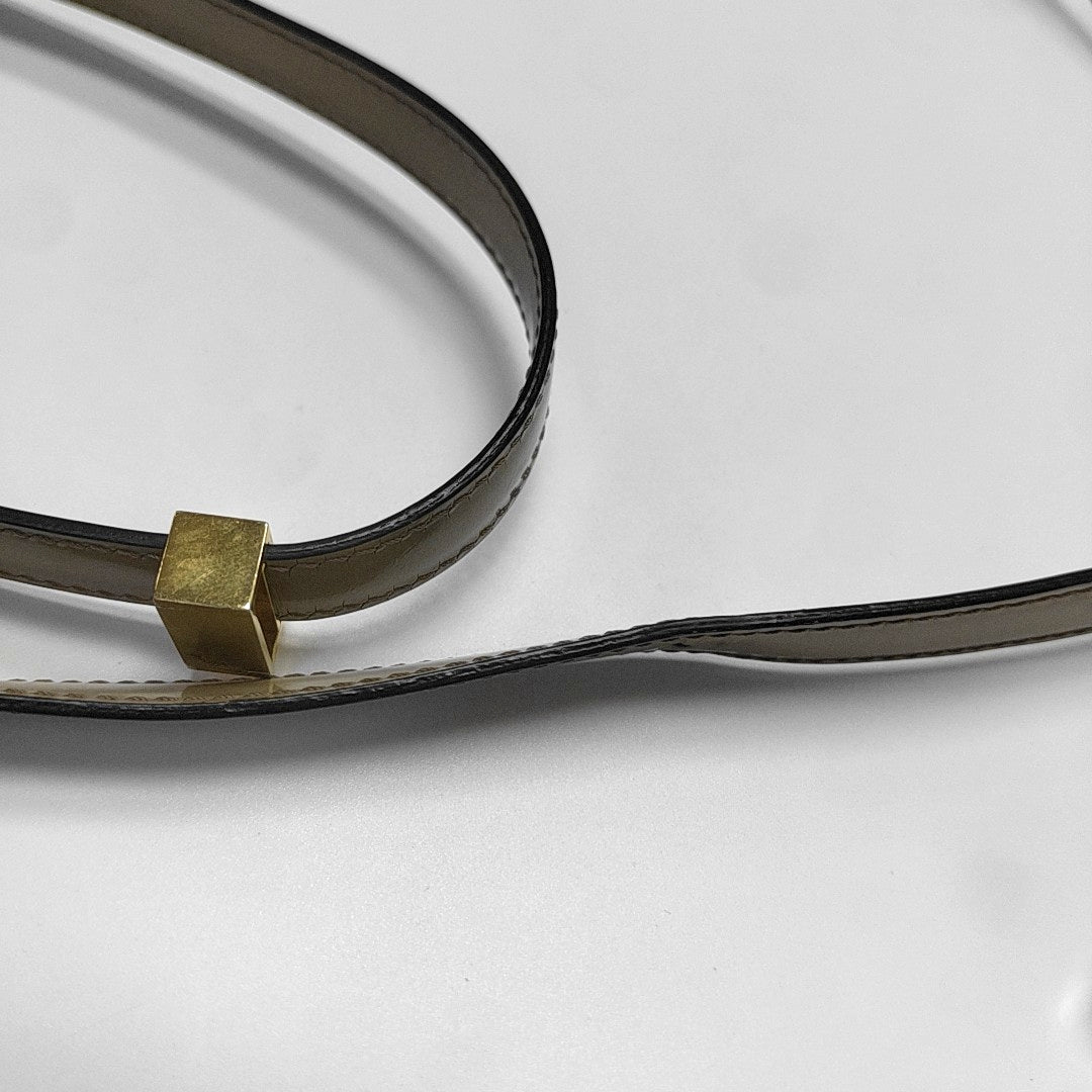 Authenticated pre-owned  CLASSIC BOX Medium Calfskin Beige - Shoulder Bag at Looply