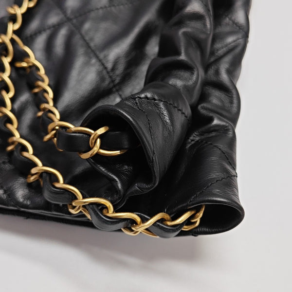 CHANEL 22 Medium Quilted Calfskin Black