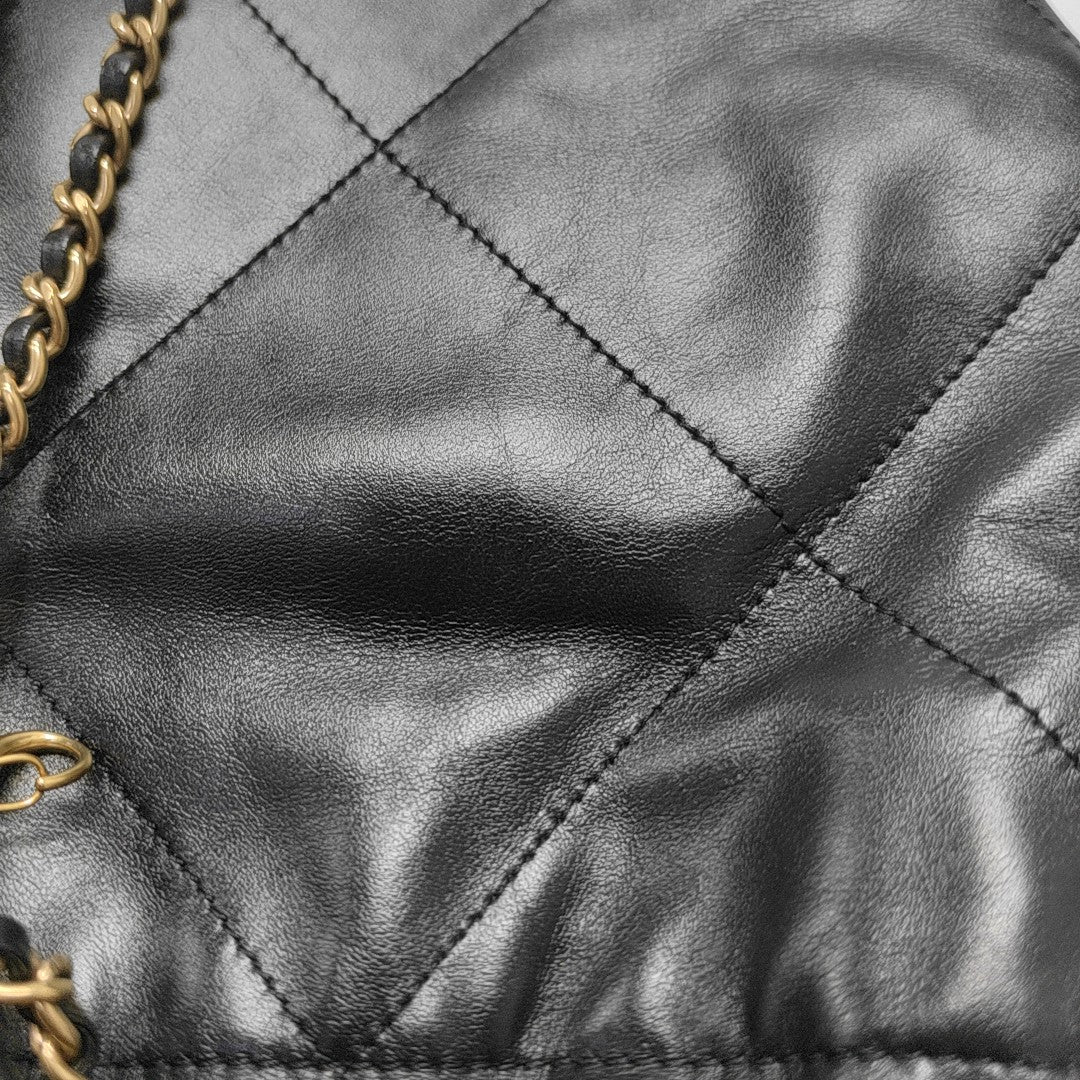 CHANEL 22 Mini Quilted Calfskin Black