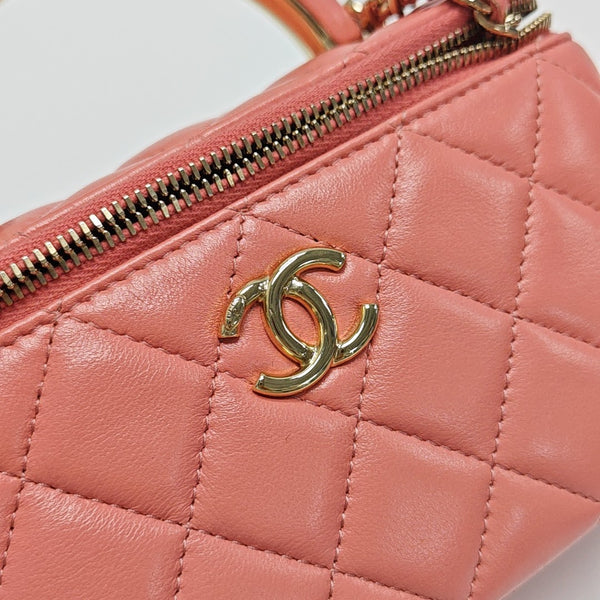VANITY CASE Small Quilted Lambskin Pink