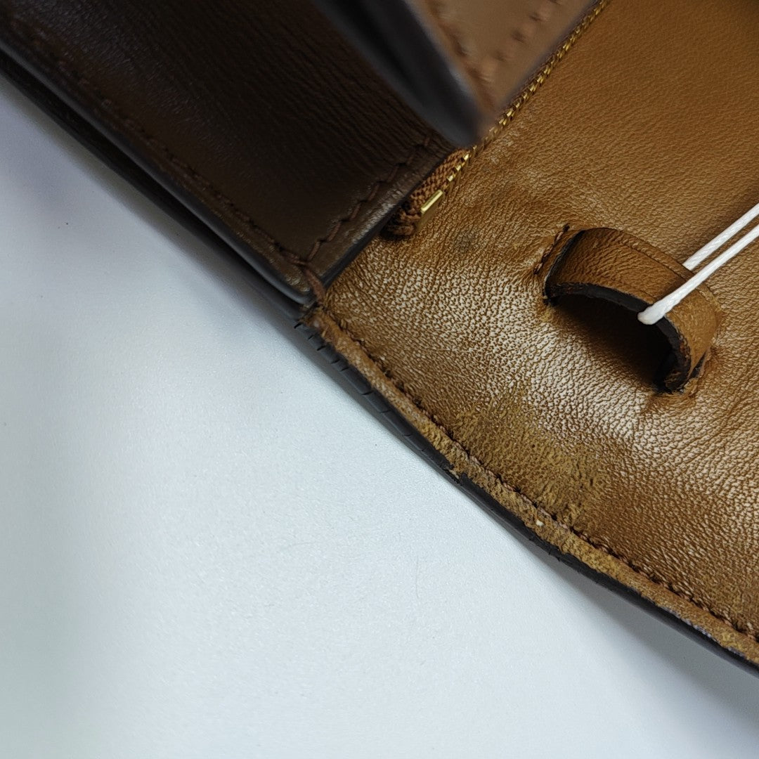 CLASSIC BOX Medium Calfskin Brown