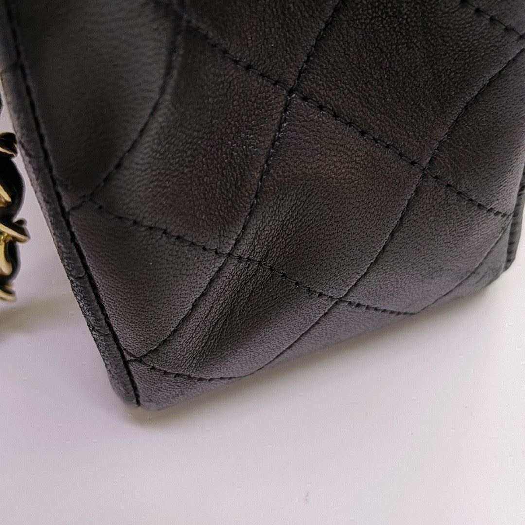 CLASSIC FLAP Medium Quilted Lambskin Black