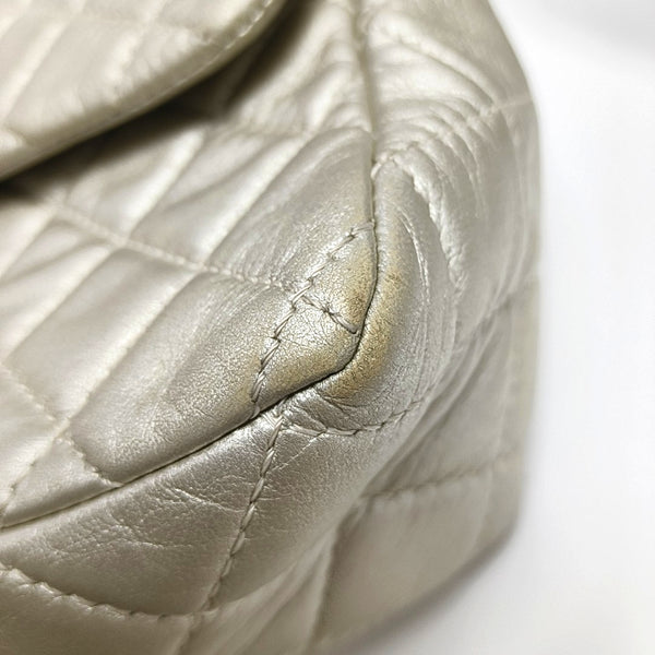 Authenticated pre-owned  CLASSIC FLAP Jumbo Quilted Lambskin Beige - Shoulder Bag at Looply