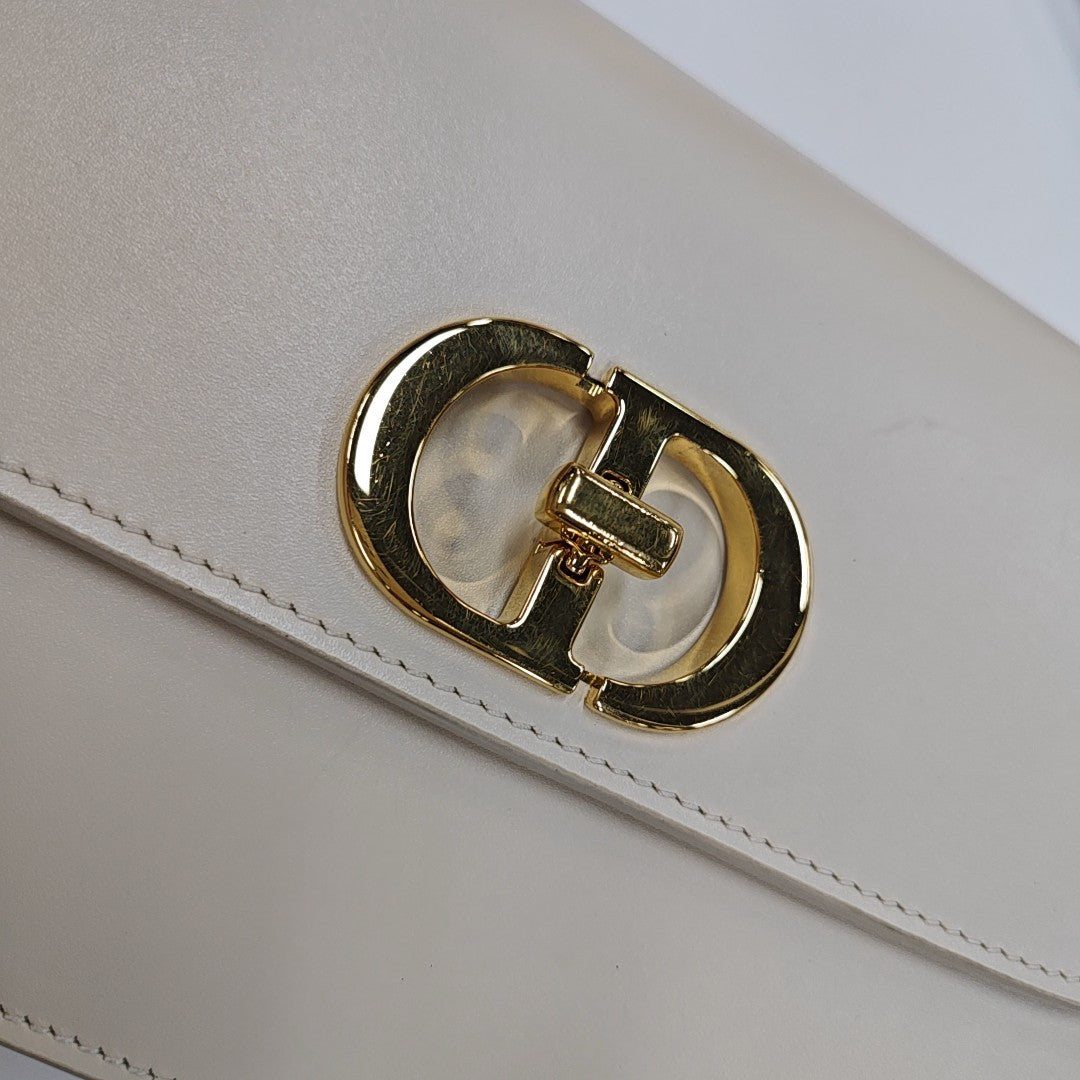 Bobby Medium Calfskin White