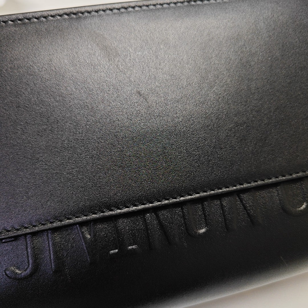 Bobby Medium Calfskin Black