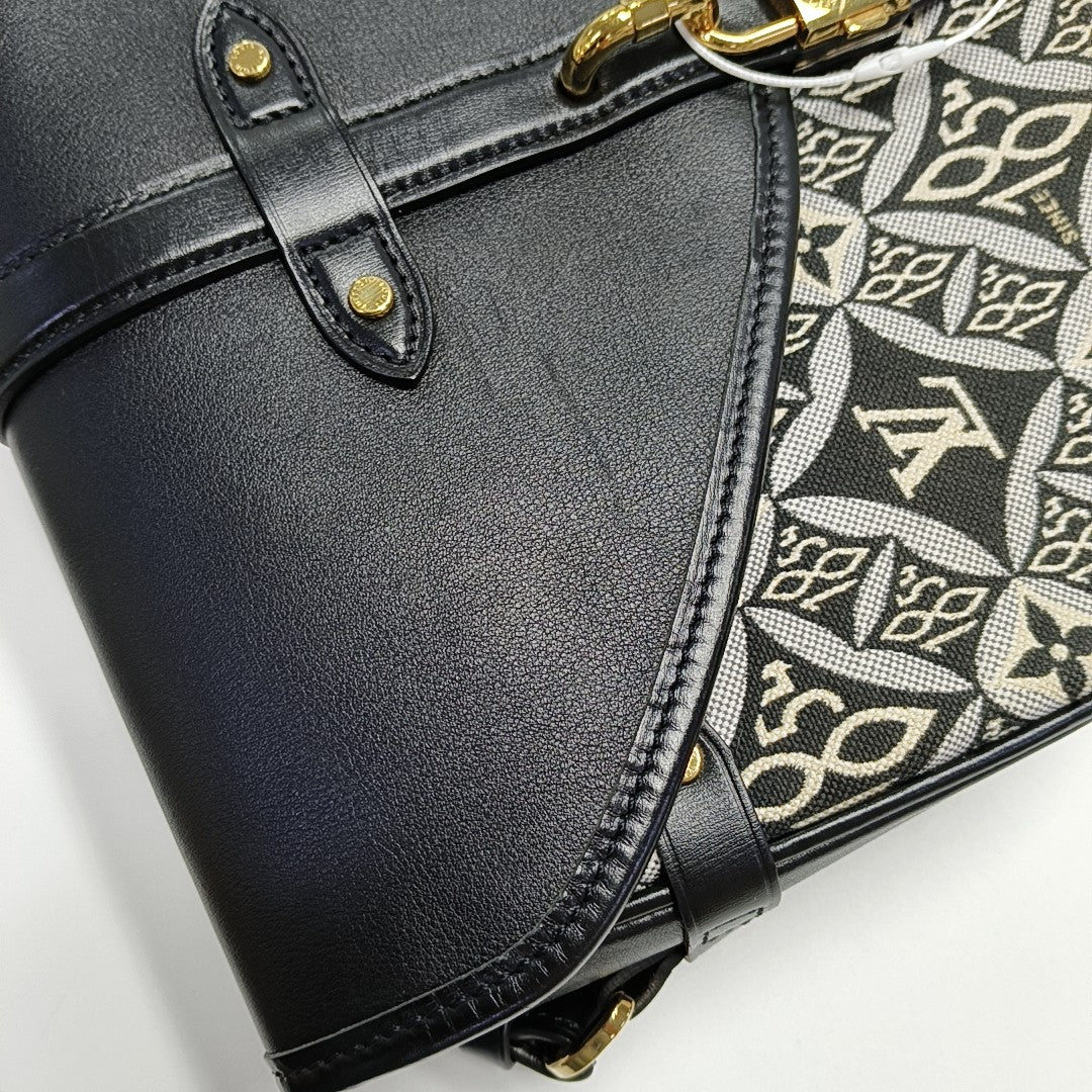 SAUMUR MM Calfskin Black