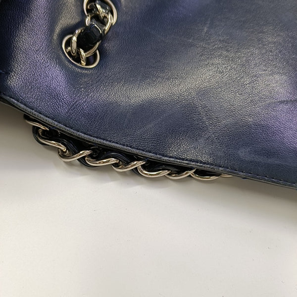 CLASSIC FLAP Jumbo Quilted Patent Leather Blue