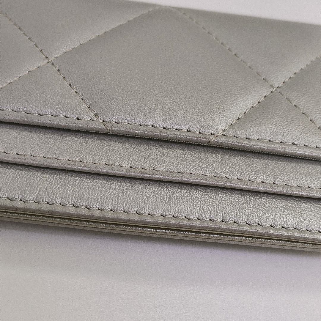 CHANEL 19 Small Quilted Lambskin Gray Wallet