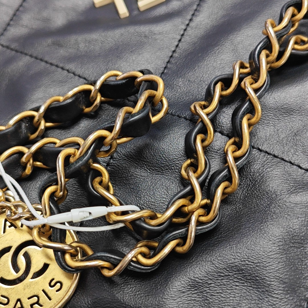 CHANEL 22 Small Quilted Calfskin Black