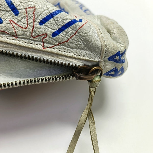 Authenticated pre-owned  Classic City Lambskin White - Shoulder Bag at Looply