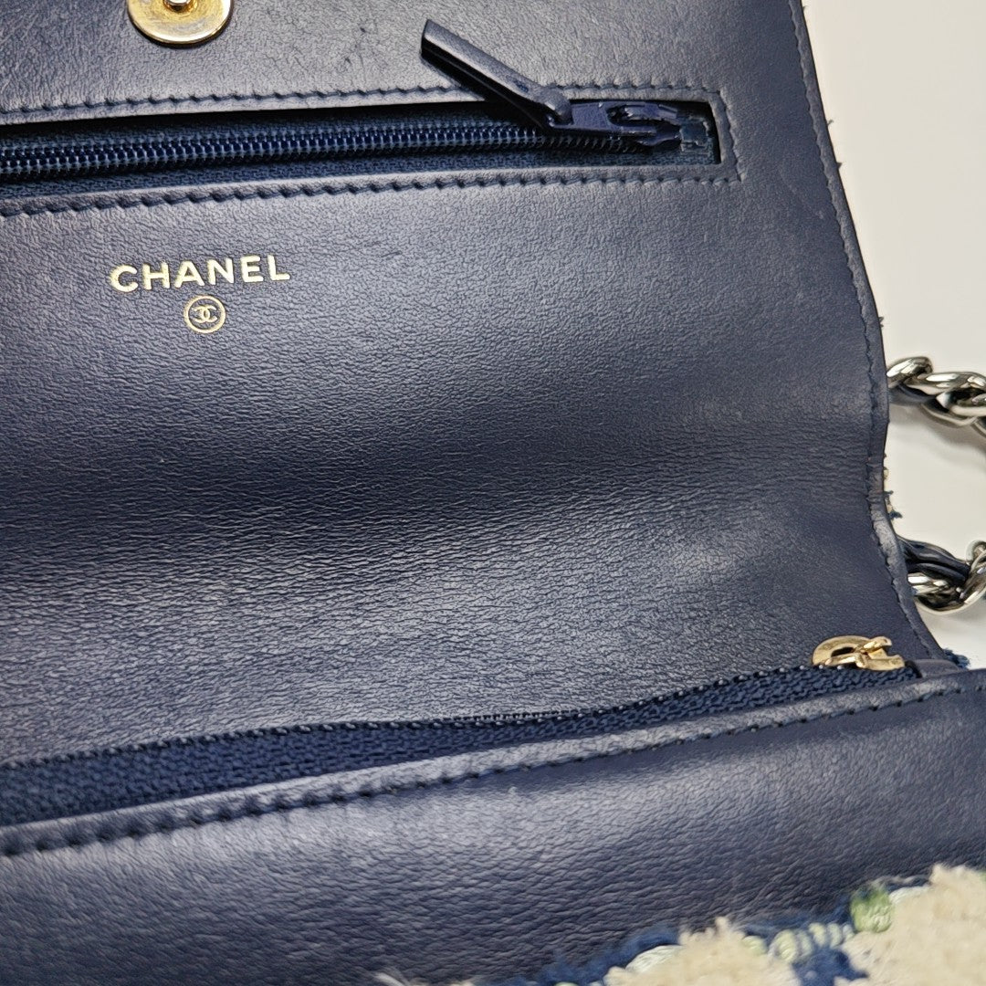 CHANEL 19 WOC Wool Beige